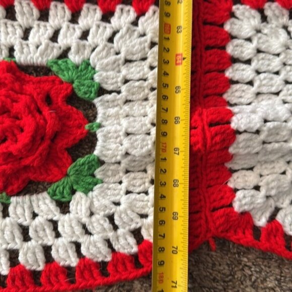 Hand Knitted Blanket 88” x 70” Red Roses Red and White - Picture 4 of 10